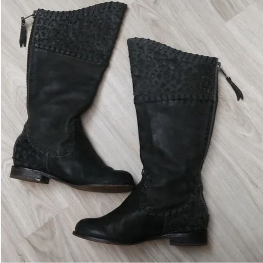 Corral Boot size 7  - Corral leather Boot Low heel Back Zip Inlay design